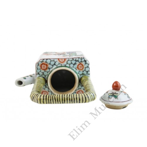 1011   A Kang-Xi  Wucai Teapot 